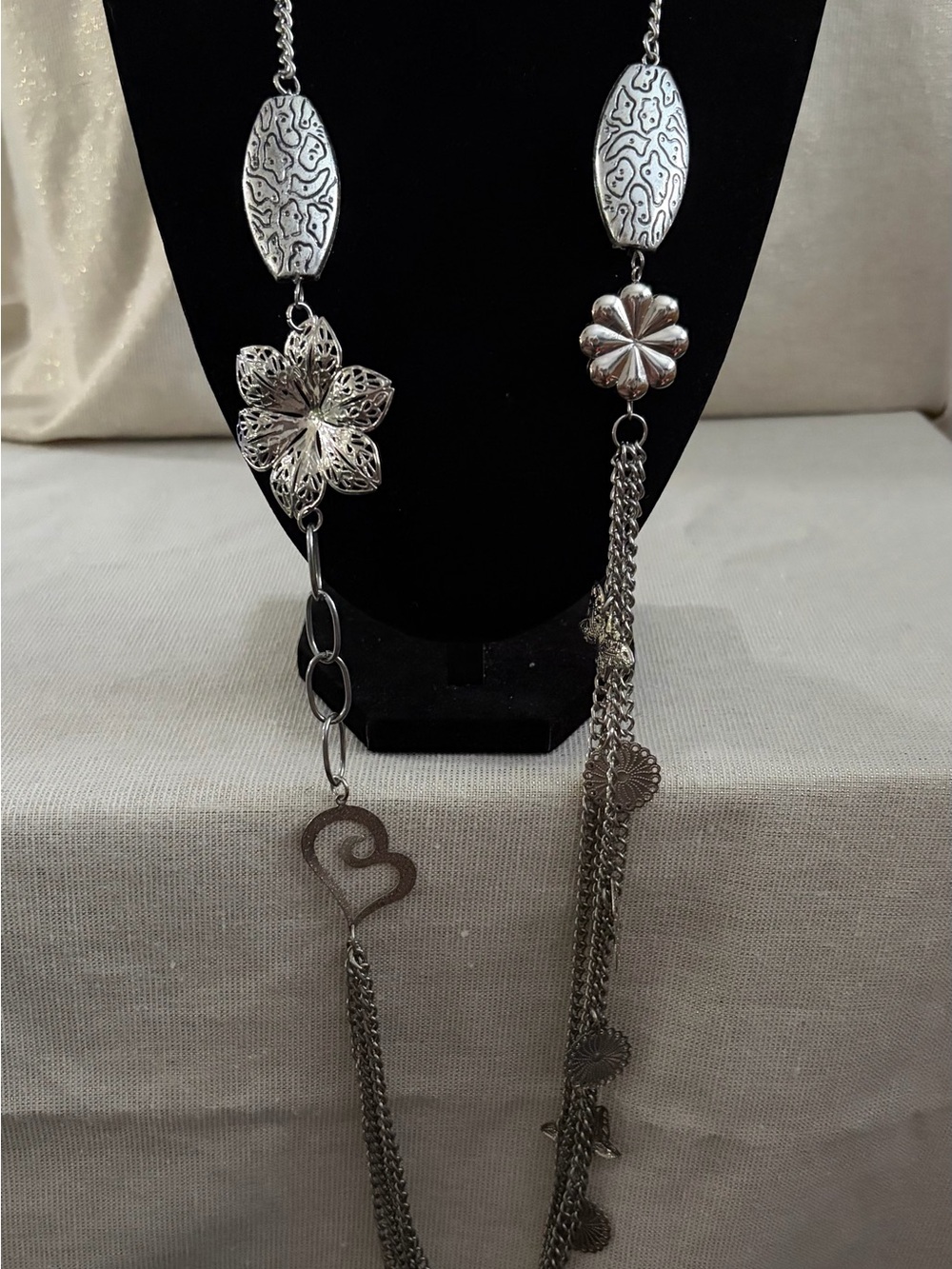 Vintage Silver-Tone Floral Pendant Long Necklace - Women Jewelry